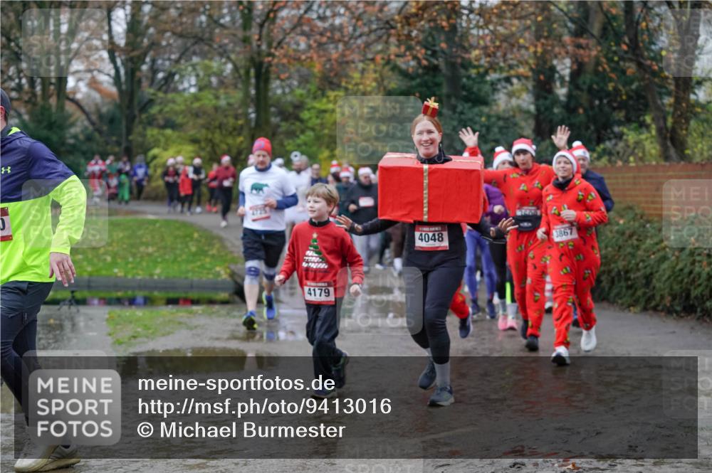 07.12.2025 - St. Pauli X-Mass-Run No. 15 Michael Burmester http://msf.ph/oto/9413016 07.12.2025 11:45:06 Laufen 4179, 4048, 3867 meine-sportfotos.de