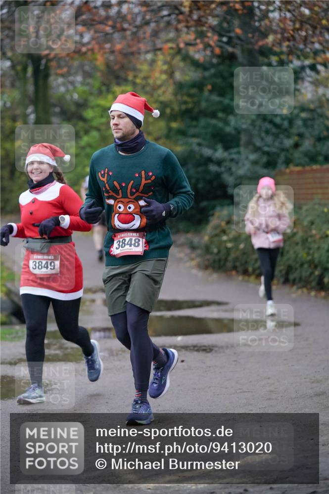 07.12.2025 - St. Pauli X-Mass-Run No. 15 Michael Burmester http://msf.ph/oto/9413020 07.12.2025 10:02:42 Laufen 3849, 3848 meine-sportfotos.de