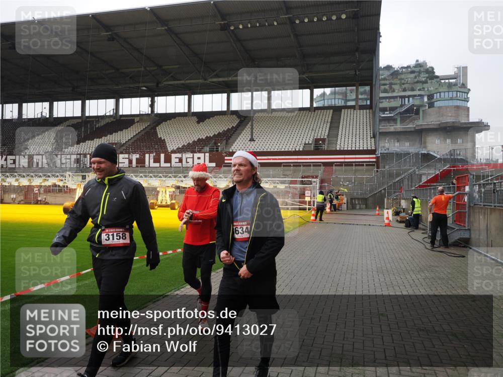 07.12.2025 - St. Pauli X-Mass-Run No. 15 Fabian Wolf http://msf.ph/oto/9413027 07.12.2025 11:18:36 Ziel 2045, 2918, 3138, 3158, 3634, 3636 meine-sportfotos.de