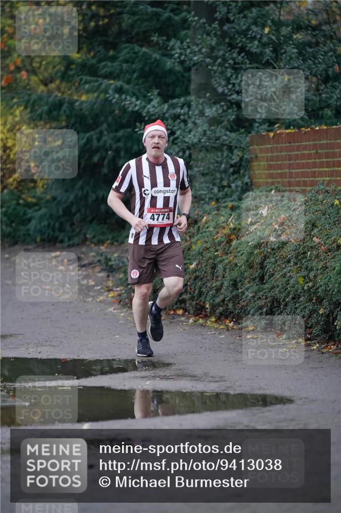 07.12.2025 - St. Pauli X-Mass-Run No. 15 Michael Burmester http://msf.ph/oto/9413038 07.12.2025 10:02:45 Laufen 5, 4774 meine-sportfotos.de