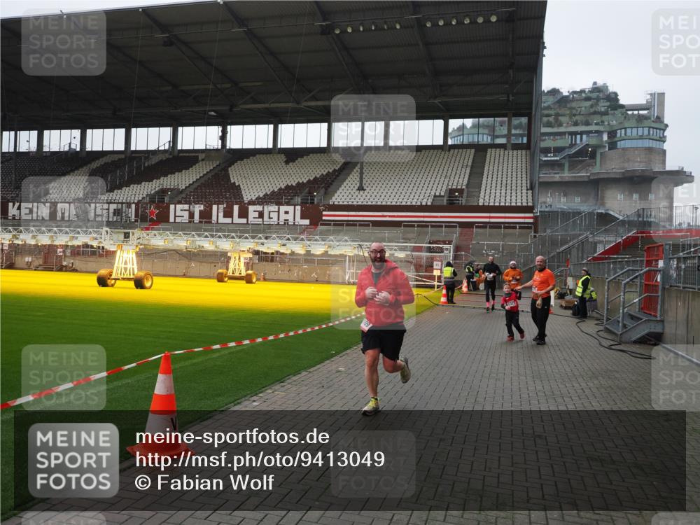 07.12.2025 - St. Pauli X-Mass-Run No. 15 Fabian Wolf http://msf.ph/oto/9413049 07.12.2025 11:18:51 Ziel 1109, 1322, 2064, 2067 meine-sportfotos.de