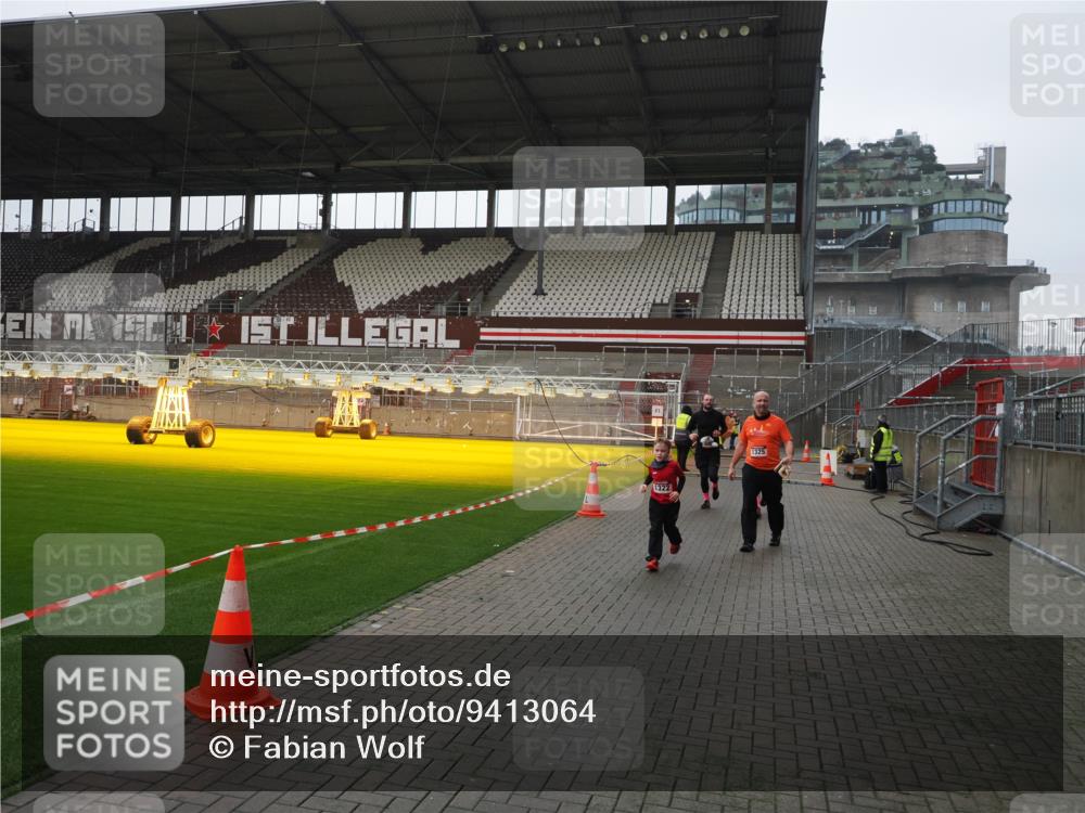 07.12.2025 - St. Pauli X-Mass-Run No. 15 Fabian Wolf http://msf.ph/oto/9413064 07.12.2025 11:18:53 Ziel 1109, 1322, 2064, 2067 meine-sportfotos.de