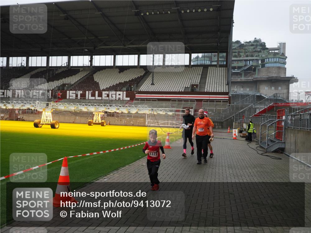 07.12.2025 - St. Pauli X-Mass-Run No. 15 Fabian Wolf http://msf.ph/oto/9413072 07.12.2025 11:18:54 Ziel 1109, 1322, 2064, 2067 meine-sportfotos.de