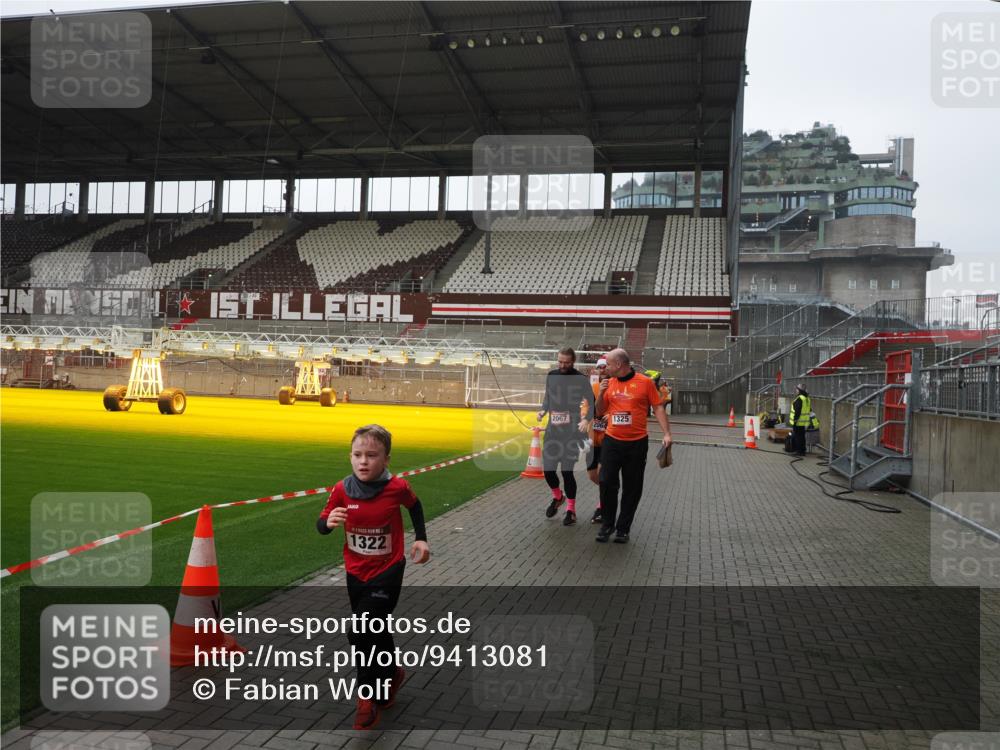 07.12.2025 - St. Pauli X-Mass-Run No. 15 Fabian Wolf http://msf.ph/oto/9413081 07.12.2025 11:18:55 Ziel 1109, 1322, 2064, 2067 meine-sportfotos.de