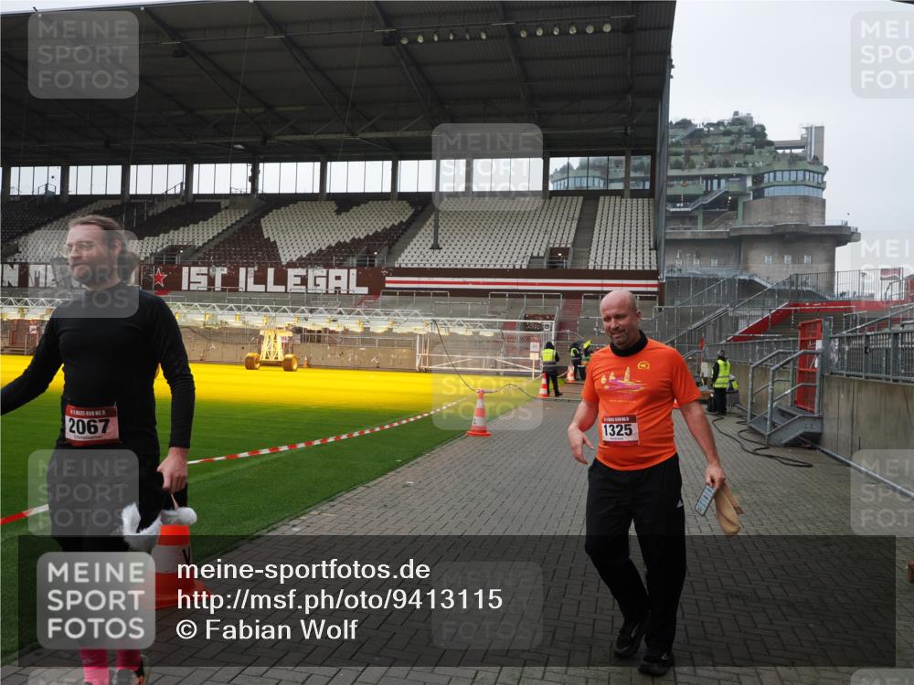 07.12.2025 - St. Pauli X-Mass-Run No. 15 Fabian Wolf http://msf.ph/oto/9413115 07.12.2025 11:18:58 Ziel 1109, 1322, 2064, 2067 meine-sportfotos.de