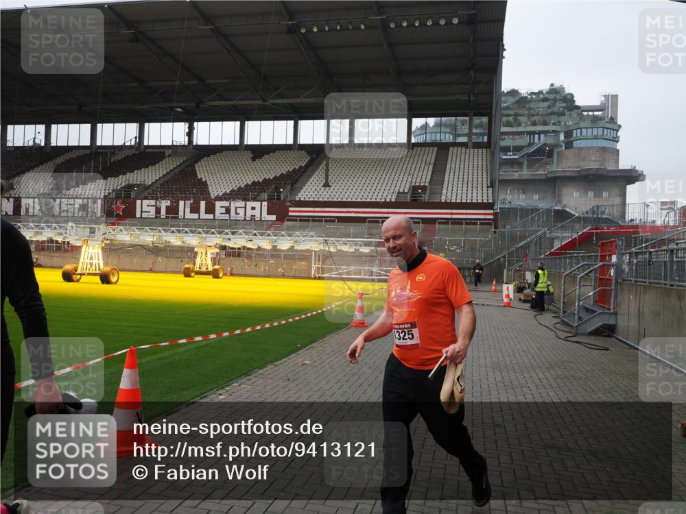 07.12.2025 - St. Pauli X-Mass-Run No. 15 Fabian Wolf http://msf.ph/oto/9413121 07.12.2025 11:18:59 Ziel 1109, 1322, 2064, 2067 meine-sportfotos.de