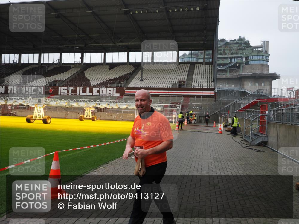 07.12.2025 - St. Pauli X-Mass-Run No. 15 Fabian Wolf http://msf.ph/oto/9413127 07.12.2025 11:18:59 Ziel 1109, 1322, 2064, 2067 meine-sportfotos.de