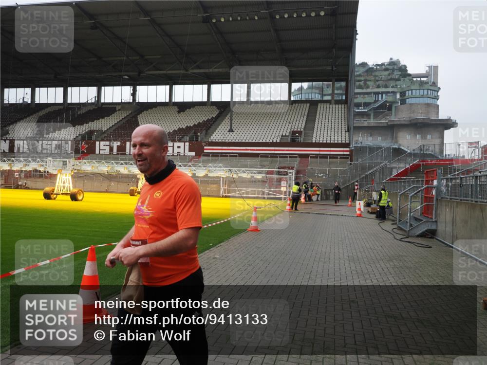 07.12.2025 - St. Pauli X-Mass-Run No. 15 Fabian Wolf http://msf.ph/oto/9413133 07.12.2025 11:18:59 Ziel 1109, 1322, 2064, 2067 meine-sportfotos.de