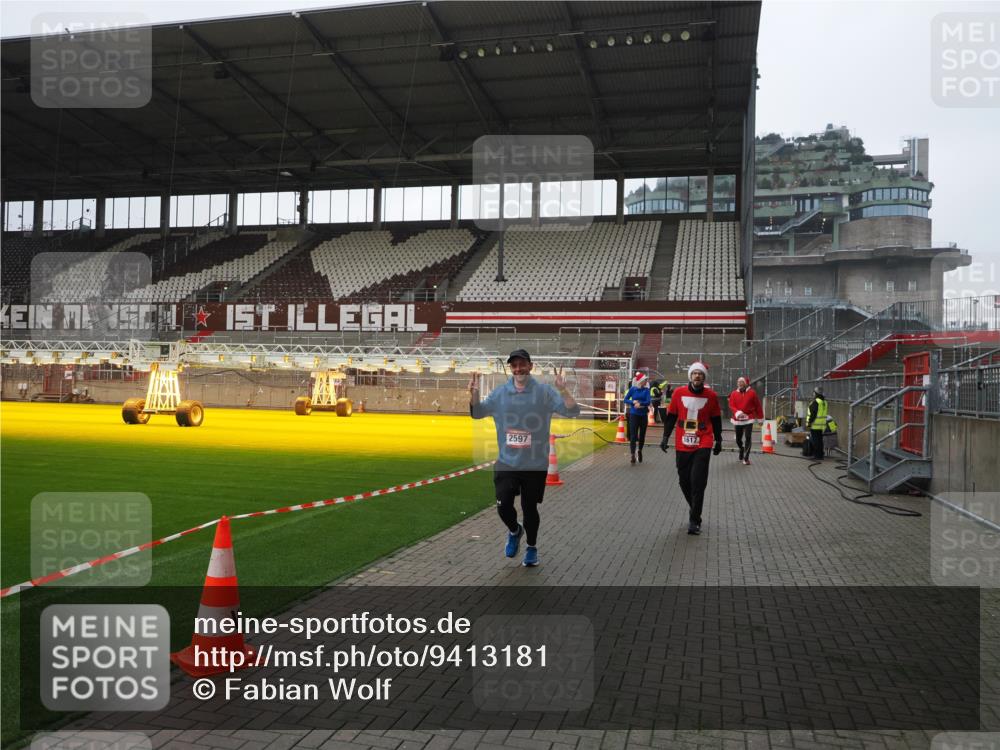 07.12.2025 - St. Pauli X-Mass-Run No. 15 Fabian Wolf http://msf.ph/oto/9413181 07.12.2025 11:19:11 Ziel 295, 302, 1617, 2597, 2788, 3205 meine-sportfotos.de