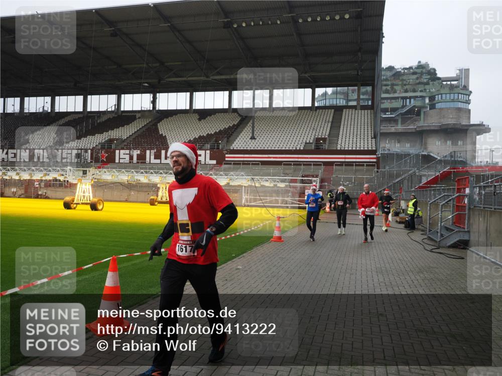 07.12.2025 - St. Pauli X-Mass-Run No. 15 Fabian Wolf http://msf.ph/oto/9413222 07.12.2025 11:19:14 Ziel 295, 302, 1617, 2597, 2788, 3205 meine-sportfotos.de
