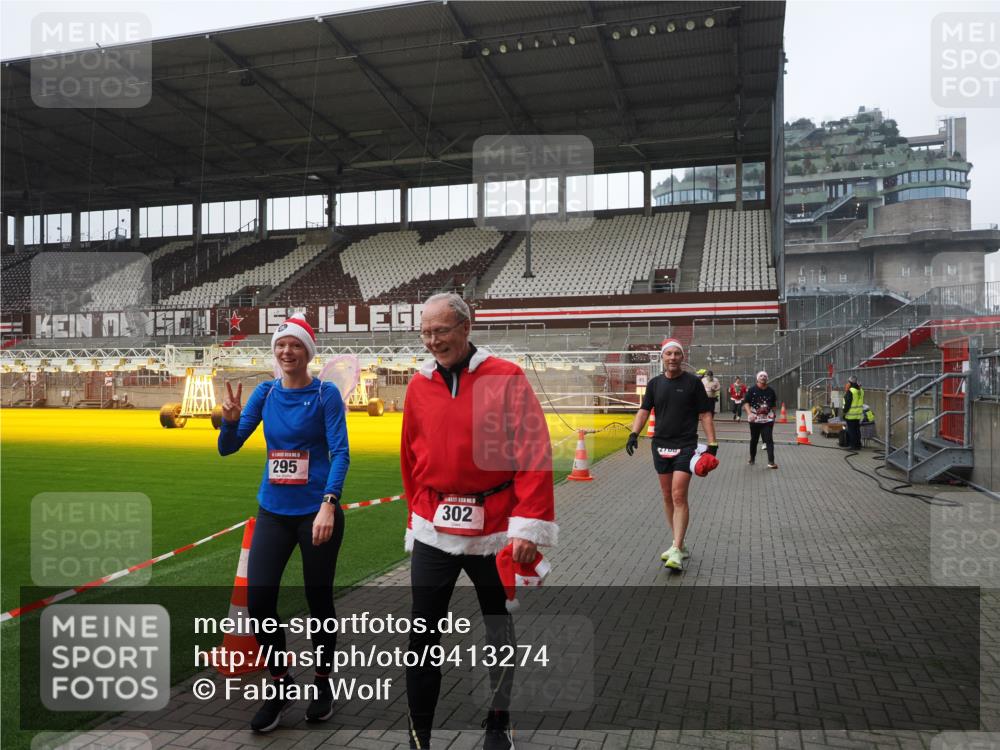 07.12.2025 - St. Pauli X-Mass-Run No. 15 Fabian Wolf http://msf.ph/oto/9413274 07.12.2025 11:19:25 Ziel 295, 302, 797, 1563, 2062, 2597, 2788, 3205 meine-sportfotos.de