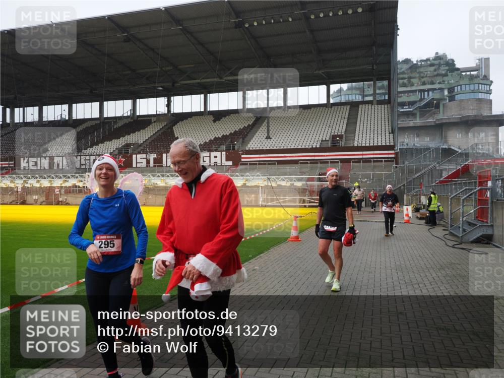 07.12.2025 - St. Pauli X-Mass-Run No. 15 Fabian Wolf http://msf.ph/oto/9413279 07.12.2025 11:19:25 Ziel 295, 302, 797, 1563, 2062, 2597, 2788, 3205 meine-sportfotos.de