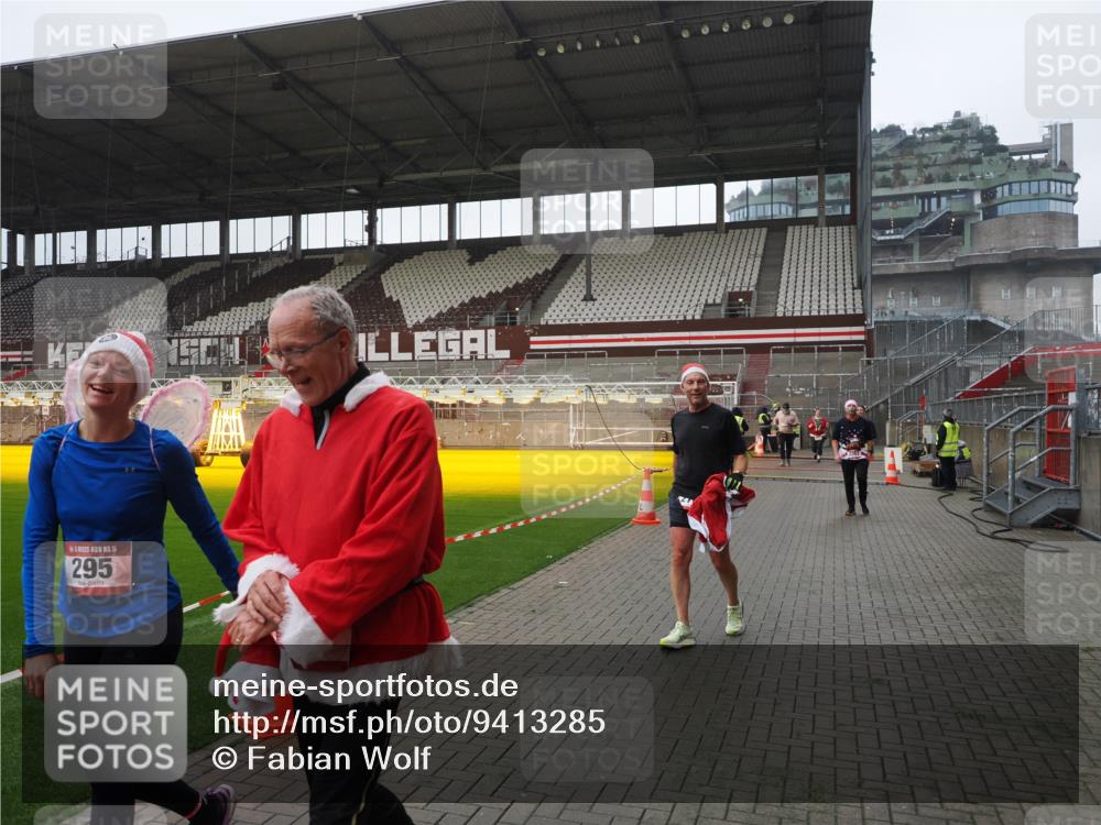 07.12.2025 - St. Pauli X-Mass-Run No. 15 Fabian Wolf http://msf.ph/oto/9413285 07.12.2025 11:19:26 Ziel 295, 302, 797, 1563, 2062, 2597, 2788, 3205 meine-sportfotos.de