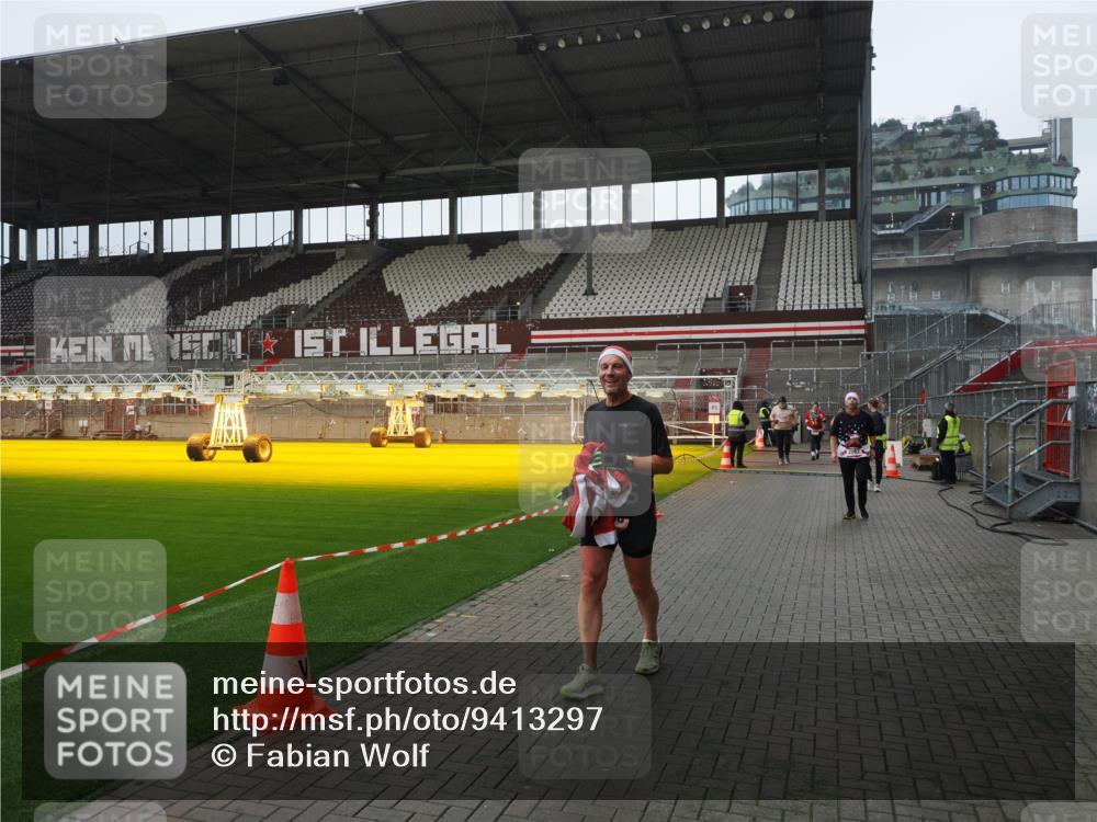 07.12.2025 - St. Pauli X-Mass-Run No. 15 Fabian Wolf http://msf.ph/oto/9413297 07.12.2025 11:19:27 Ziel 295, 302, 367, 373, 797, 1563, 2062, 2788, 3205 meine-sportfotos.de