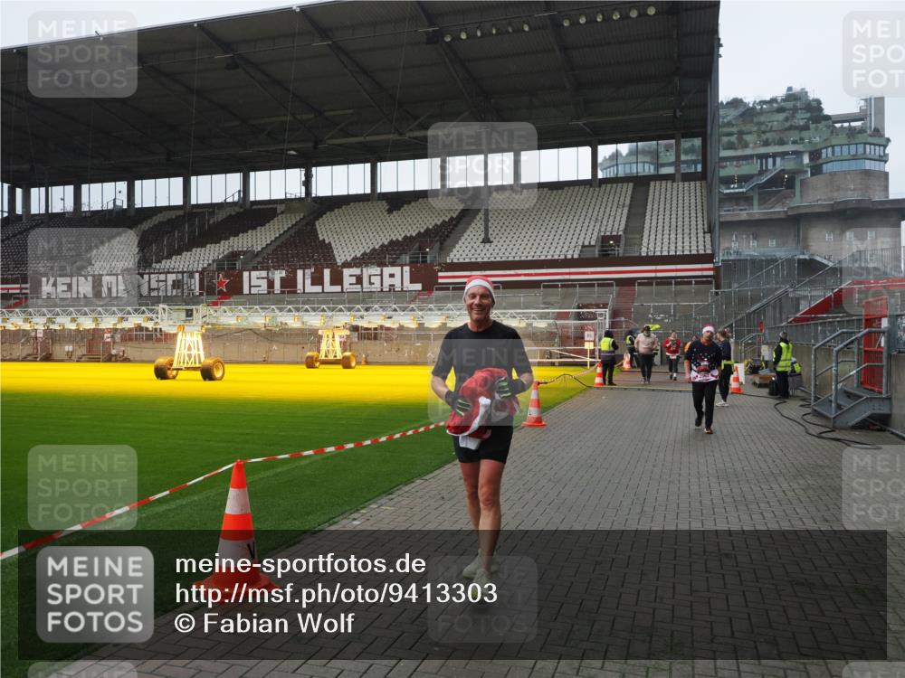 07.12.2025 - St. Pauli X-Mass-Run No. 15 Fabian Wolf http://msf.ph/oto/9413303 07.12.2025 11:19:27 Ziel 295, 302, 367, 373, 797, 1563, 2062, 2788, 3205 meine-sportfotos.de