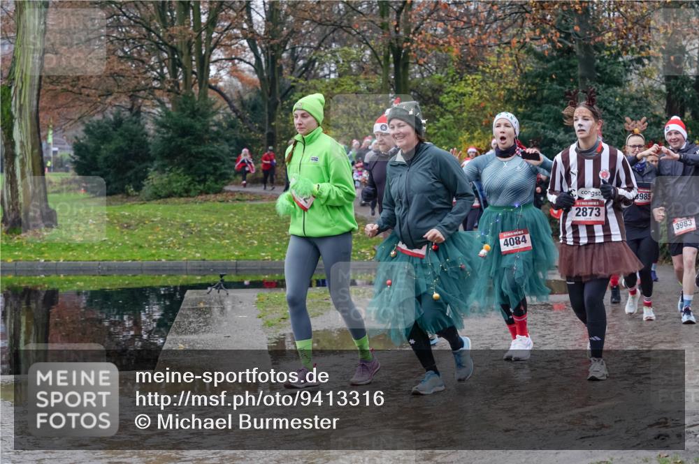 07.12.2025 - St. Pauli X-Mass-Run No. 15 Michael Burmester http://msf.ph/oto/9413316 07.12.2025 11:45:33 Laufen 4084, 5, 2873, 985, 3983 meine-sportfotos.de