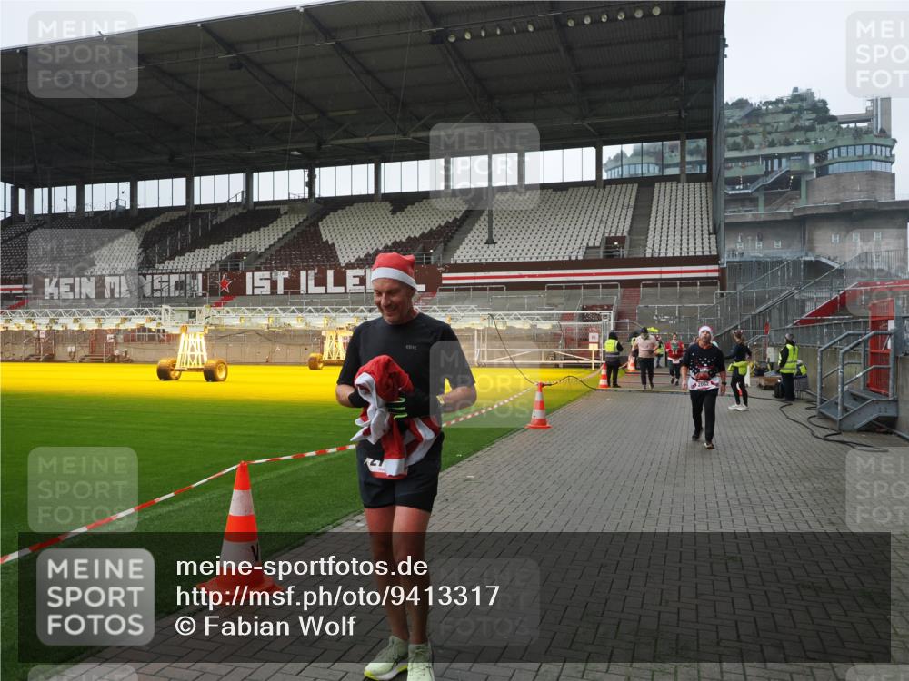 07.12.2025 - St. Pauli X-Mass-Run No. 15 Fabian Wolf http://msf.ph/oto/9413317 07.12.2025 11:19:28 Ziel 295, 302, 367, 373, 797, 1563, 2062, 2788, 3205 meine-sportfotos.de
