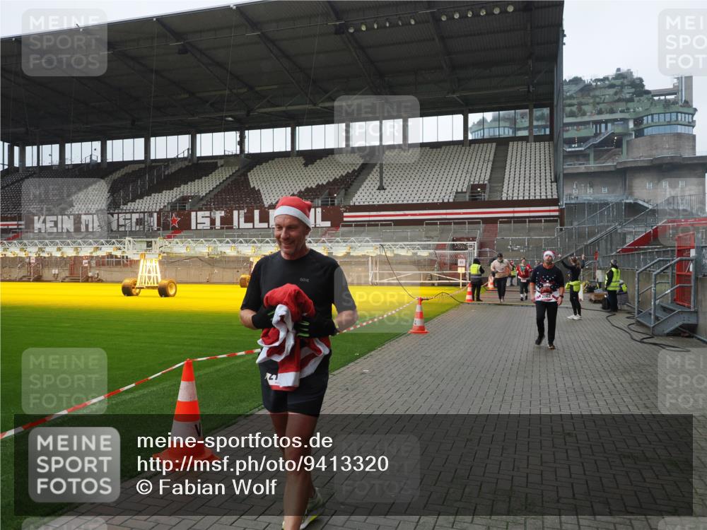 07.12.2025 - St. Pauli X-Mass-Run No. 15 Fabian Wolf http://msf.ph/oto/9413320 07.12.2025 11:19:29 Ziel 367, 373, 797, 1563, 2062, 2788, 3205 meine-sportfotos.de