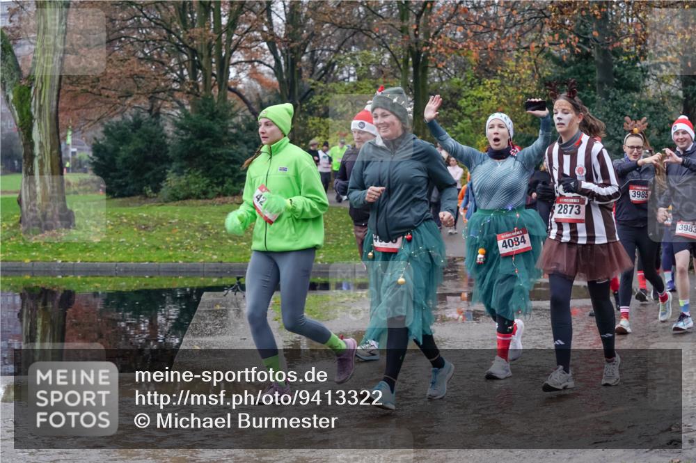 07.12.2025 - St. Pauli X-Mass-Run No. 15 Michael Burmester http://msf.ph/oto/9413322 07.12.2025 11:45:33 Laufen 4084, 2873, 3985, 3983 meine-sportfotos.de
