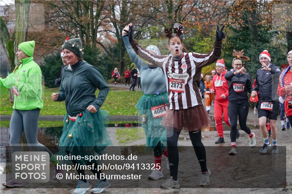 07.12.2025 - St. Pauli X-Mass-Run No. 15 Michael Burmester http://msf.ph/oto/9413325 07.12.2025 11:45:34 Laufen 15, 4084, 15, 2873, 4745, 3985, 3983 meine-sportfotos.de