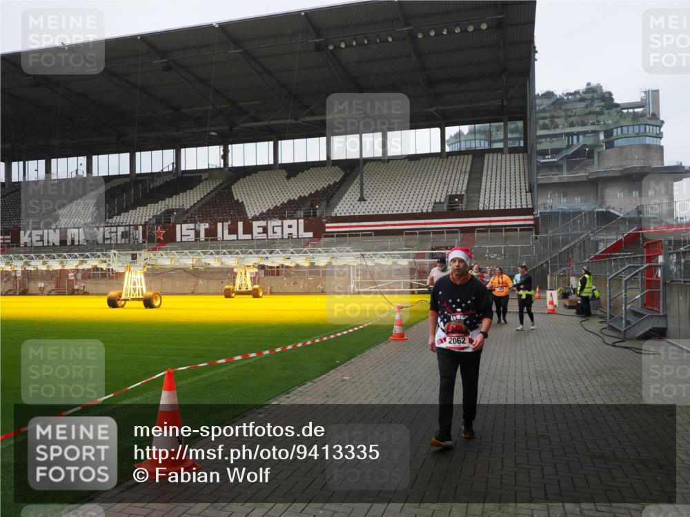 07.12.2025 - St. Pauli X-Mass-Run No. 15 Fabian Wolf http://msf.ph/oto/9413335 07.12.2025 11:19:33 Ziel 367, 373, 797, 1336, 1343, 1563, 2062 meine-sportfotos.de