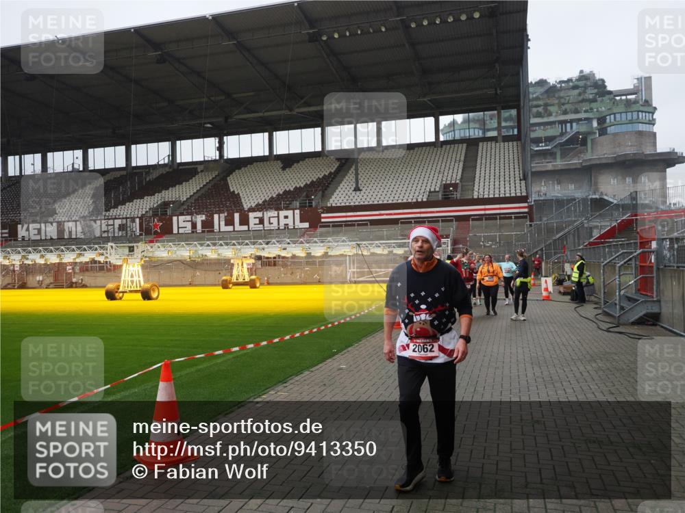 07.12.2025 - St. Pauli X-Mass-Run No. 15 Fabian Wolf http://msf.ph/oto/9413350 07.12.2025 11:19:34 Ziel 367, 373, 797, 1336, 1343, 1563, 2062 meine-sportfotos.de