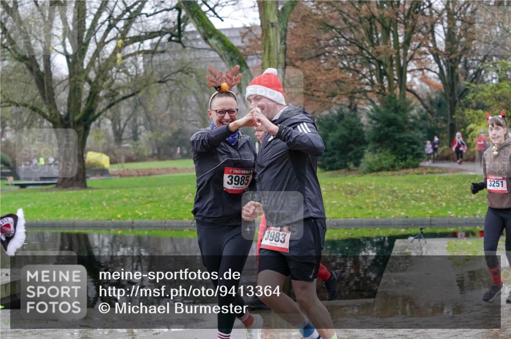 07.12.2025 - St. Pauli X-Mass-Run No. 15 Michael Burmester http://msf.ph/oto/9413364 07.12.2025 11:45:36 Laufen 3985, 3983, 3251 meine-sportfotos.de