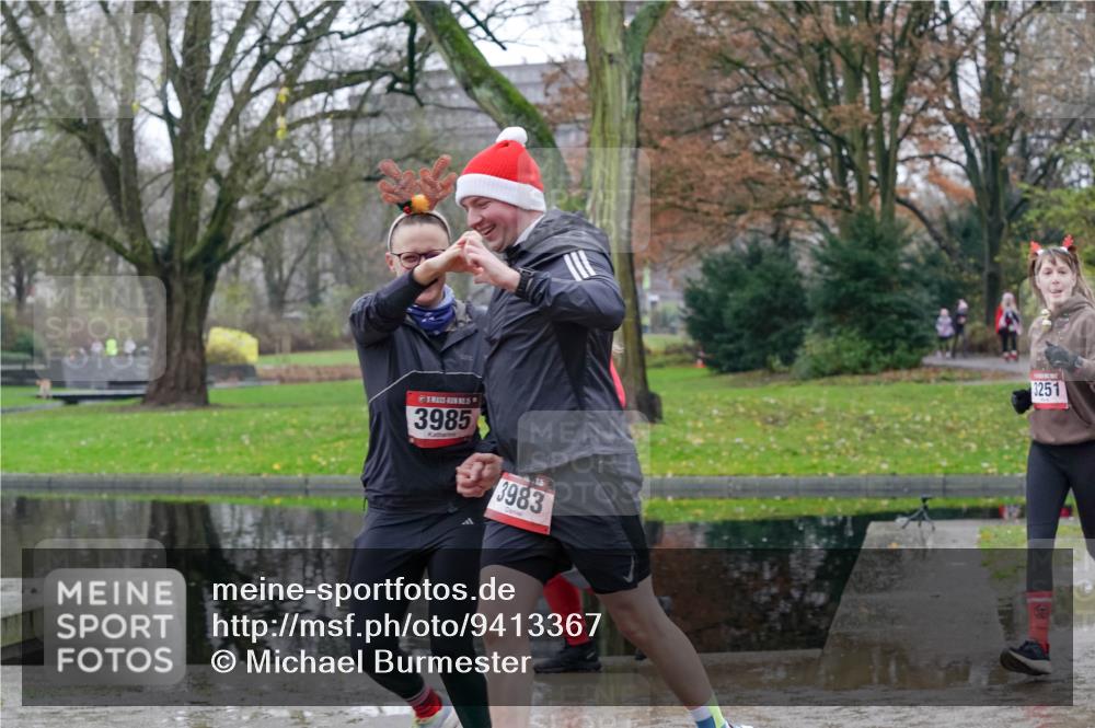 07.12.2025 - St. Pauli X-Mass-Run No. 15 Michael Burmester http://msf.ph/oto/9413367 07.12.2025 11:45:36 Laufen 3985, 3983, 3251 meine-sportfotos.de