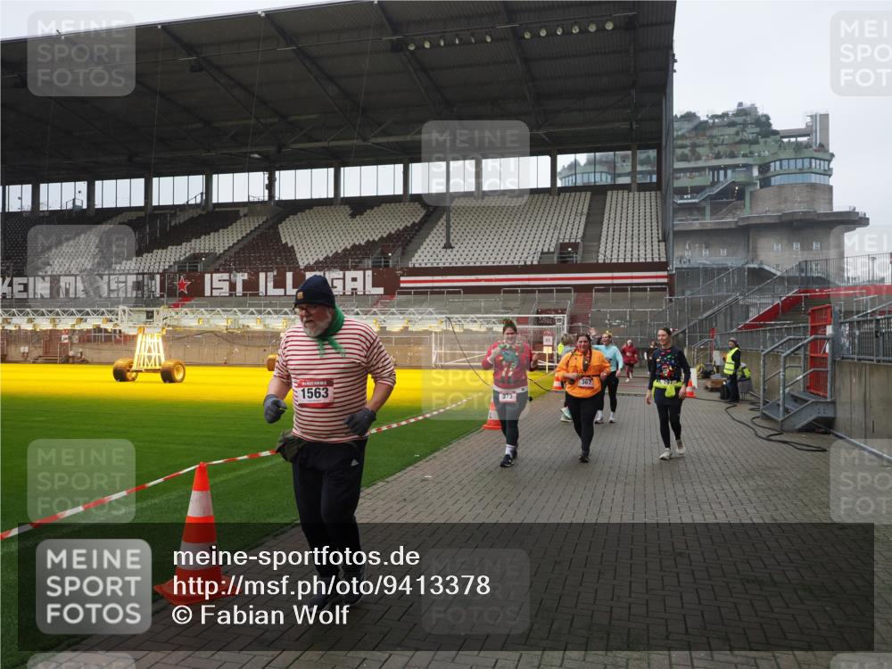 07.12.2025 - St. Pauli X-Mass-Run No. 15 Fabian Wolf http://msf.ph/oto/9413378 07.12.2025 11:19:38 Ziel 367, 373, 797, 1336, 1343, 1563, 2062 meine-sportfotos.de