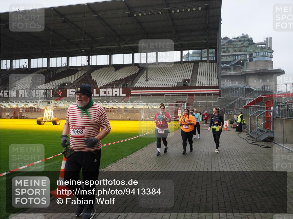 07.12.2025 - St. Pauli X-Mass-Run No. 15 Fabian Wolf http://msf.ph/oto/9413384 07.12.2025 11:19:38 Ziel 367, 373, 797, 1336, 1343, 1563, 2062 meine-sportfotos.de