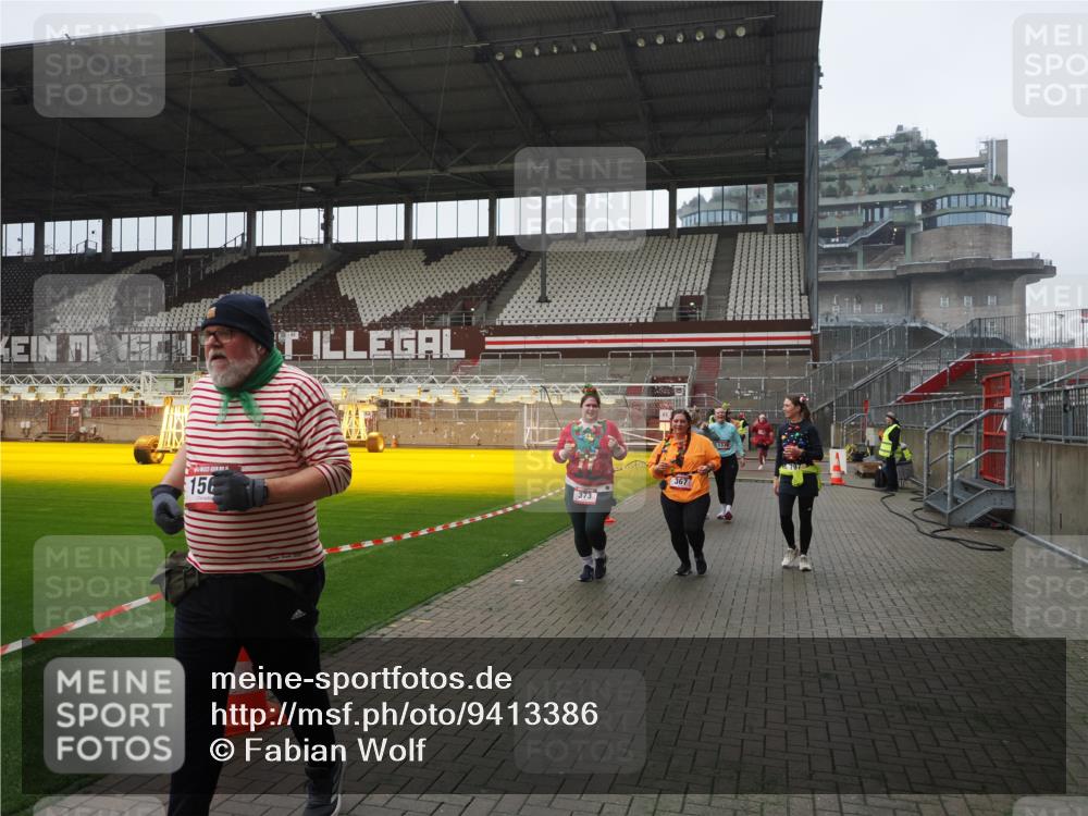 07.12.2025 - St. Pauli X-Mass-Run No. 15 Fabian Wolf http://msf.ph/oto/9413386 07.12.2025 11:19:38 Ziel 367, 373, 797, 1336, 1343, 1563, 2062 meine-sportfotos.de