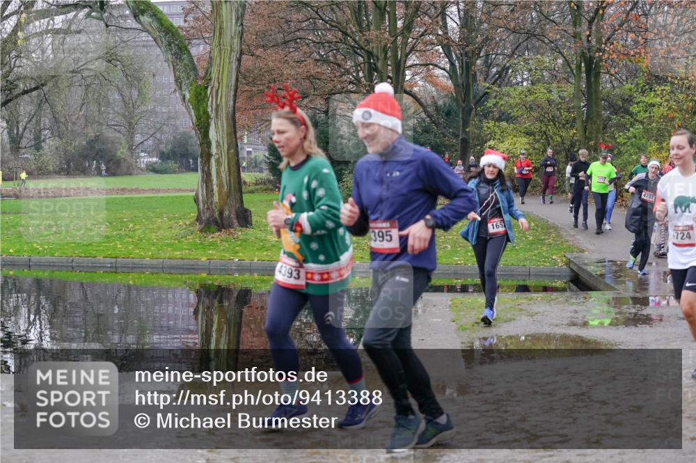 07.12.2025 - St. Pauli X-Mass-Run No. 15 Michael Burmester http://msf.ph/oto/9413388 07.12.2025 11:45:38 Laufen 393, 395, 165, 3712, 4787, 724 meine-sportfotos.de