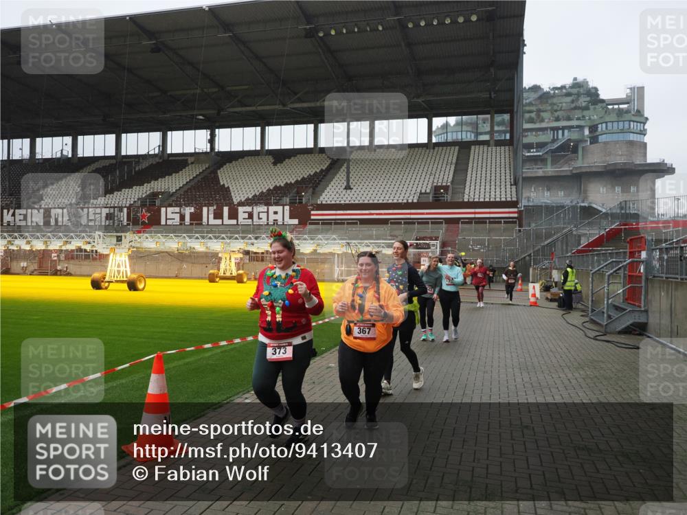 07.12.2025 - St. Pauli X-Mass-Run No. 15 Fabian Wolf http://msf.ph/oto/9413407 07.12.2025 11:19:40 Ziel 367, 373, 797, 1336, 1343, 1563, 2217, 3160 meine-sportfotos.de