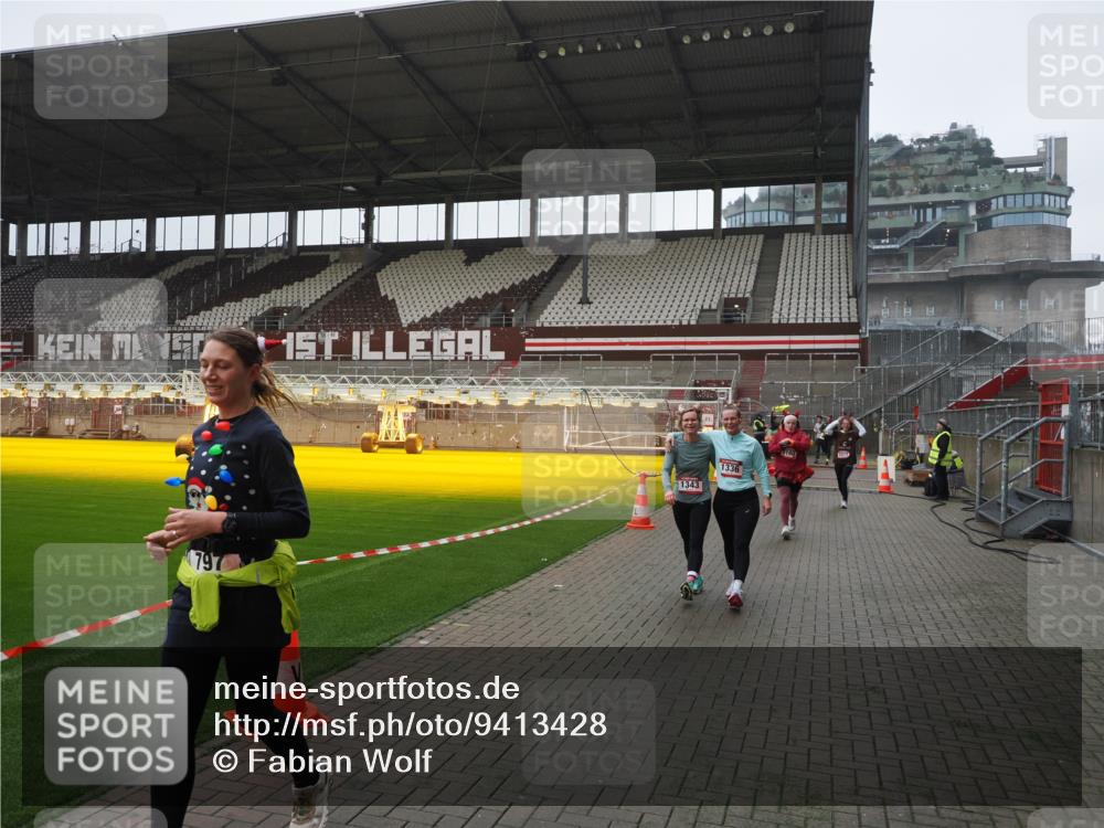 07.12.2025 - St. Pauli X-Mass-Run No. 15 Fabian Wolf http://msf.ph/oto/9413428 07.12.2025 11:19:43 Ziel 367, 373, 1336, 1343, 1563, 2217, 3160, 3822, 3823 meine-sportfotos.de