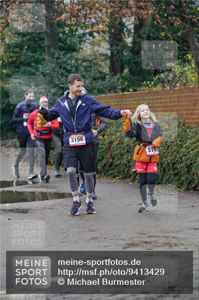 07.12.2025 - St. Pauli X-Mass-Run No. 15 Michael Burmester http://msf.ph/oto/9413429 07.12.2025 10:03:35 Laufen 3156, 3154 meine-sportfotos.de