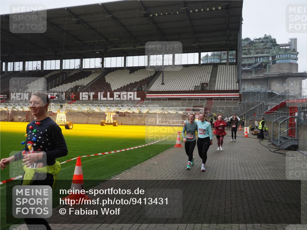 07.12.2025 - St. Pauli X-Mass-Run No. 15 Fabian Wolf http://msf.ph/oto/9413431 07.12.2025 11:19:43 Ziel 367, 373, 1336, 1343, 1563, 2217, 3160, 3822, 3823 meine-sportfotos.de