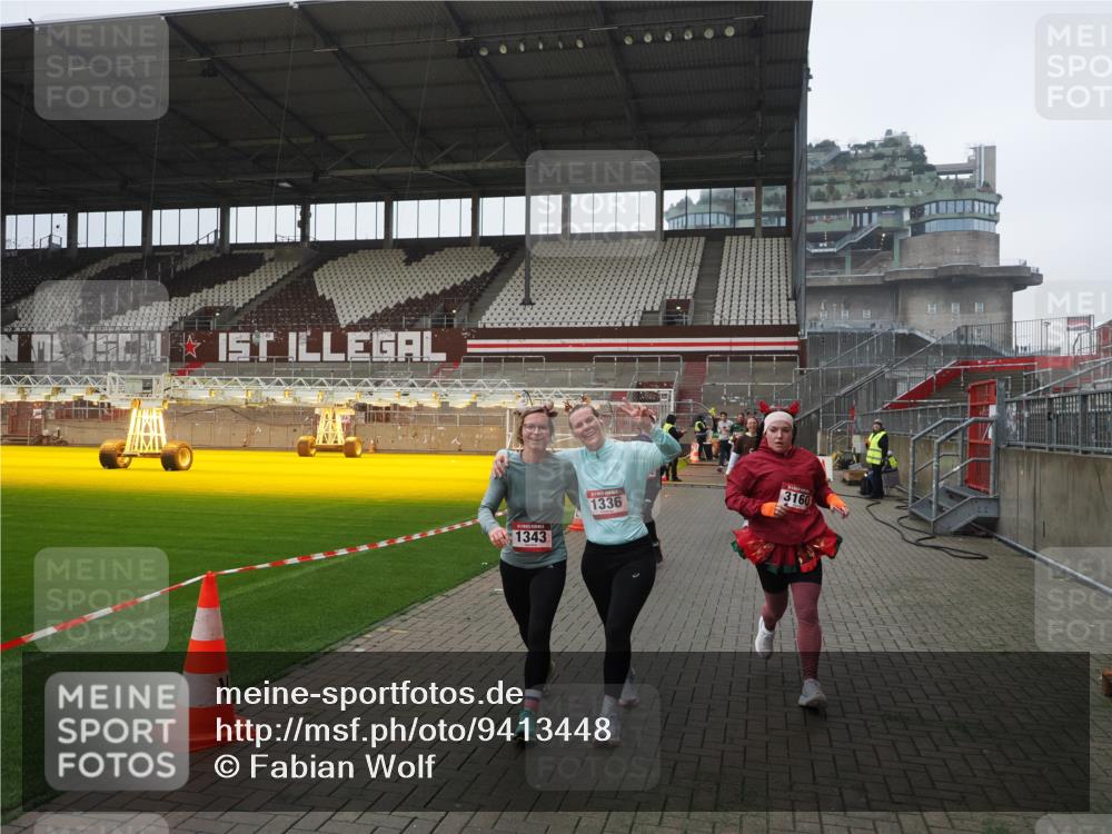 07.12.2025 - St. Pauli X-Mass-Run No. 15 Fabian Wolf http://msf.ph/oto/9413448 07.12.2025 11:19:45 Ziel 367, 373, 1336, 1343, 1563, 2217, 2581, 3075, 3160, 3822, 3823 meine-sportfotos.de