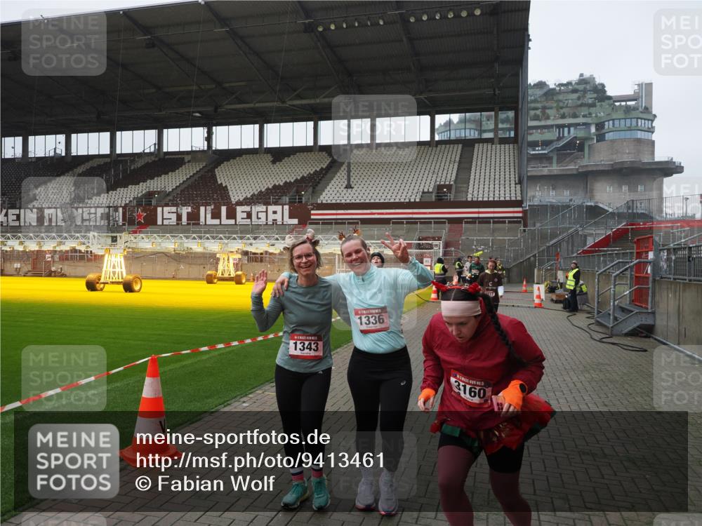 07.12.2025 - St. Pauli X-Mass-Run No. 15 Fabian Wolf http://msf.ph/oto/9413461 07.12.2025 11:19:46 Ziel 367, 373, 1336, 1343, 2217, 2581, 3075, 3160, 3822, 3823 meine-sportfotos.de