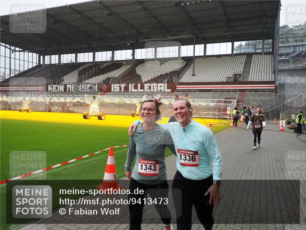 07.12.2025 - St. Pauli X-Mass-Run No. 15 Fabian Wolf http://msf.ph/oto/9413473 07.12.2025 11:19:47 Ziel 367, 373, 1336, 1343, 2217, 2581, 2771, 3075, 3160, 3822, 3823 meine-sportfotos.de