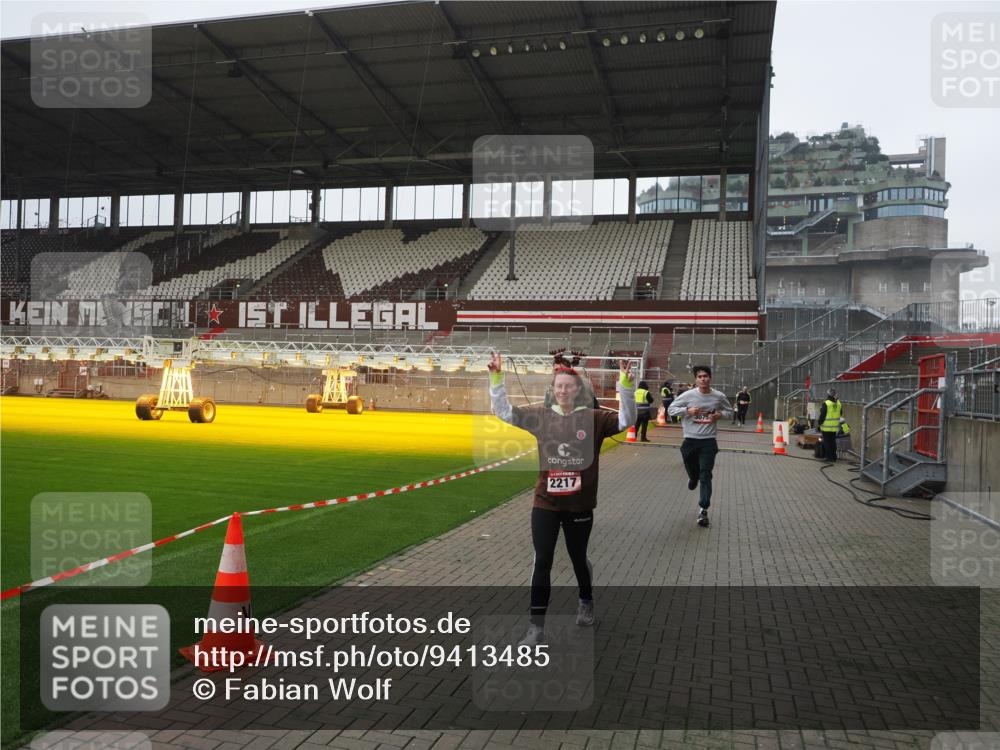 07.12.2025 - St. Pauli X-Mass-Run No. 15 Fabian Wolf http://msf.ph/oto/9413485 07.12.2025 11:19:50 Ziel 1336, 1343, 2217, 2581, 2771, 3075, 3160, 3822, 3823 meine-sportfotos.de