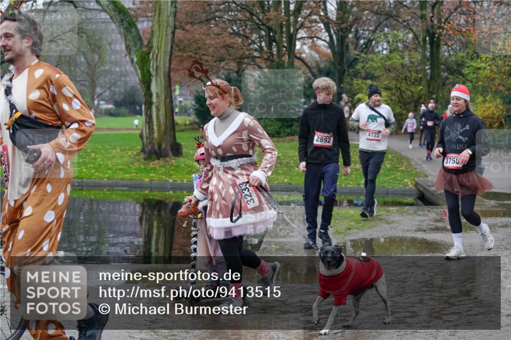 07.12.2025 - St. Pauli X-Mass-Run No. 15 Michael Burmester http://msf.ph/oto/9413515 07.12.2025 11:45:48 Laufen 3233, 2892, 4722, 3758 meine-sportfotos.de