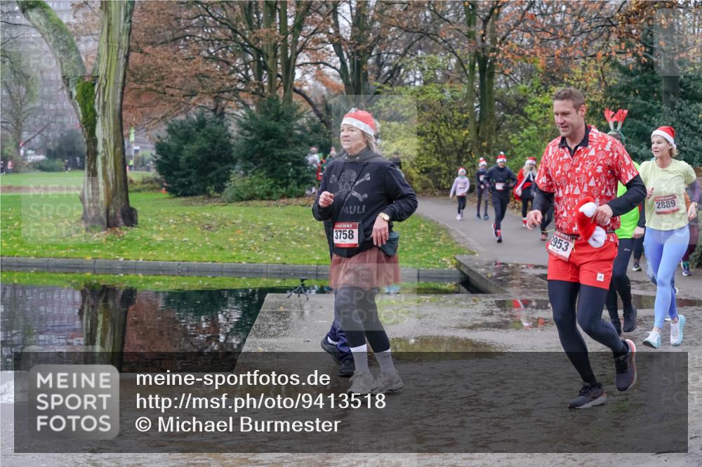 07.12.2025 - St. Pauli X-Mass-Run No. 15 Michael Burmester http://msf.ph/oto/9413518 07.12.2025 11:45:48 Laufen 3758, 2953, 2889 meine-sportfotos.de