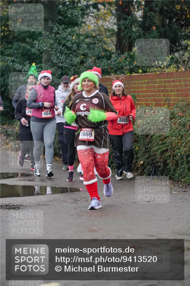 07.12.2025 - St. Pauli X-Mass-Run No. 15 Michael Burmester http://msf.ph/oto/9413520 07.12.2025 10:03:42 Laufen 39, 454, 1669, 3805 meine-sportfotos.de