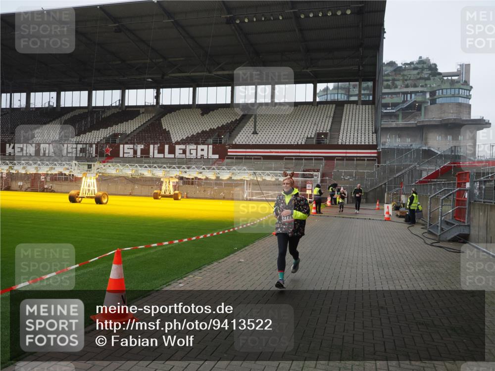 07.12.2025 - St. Pauli X-Mass-Run No. 15 Fabian Wolf http://msf.ph/oto/9413522 07.12.2025 11:19:53 Ziel 2217, 2581, 2771, 3075, 3160, 3170, 3324, 3822, 3823 meine-sportfotos.de