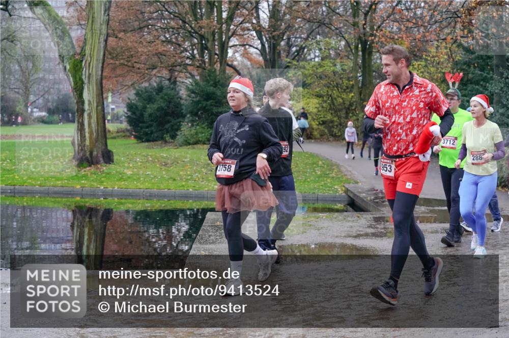 07.12.2025 - St. Pauli X-Mass-Run No. 15 Michael Burmester http://msf.ph/oto/9413524 07.12.2025 11:45:49 Laufen 92, 953, 3758, 3712, 288 meine-sportfotos.de