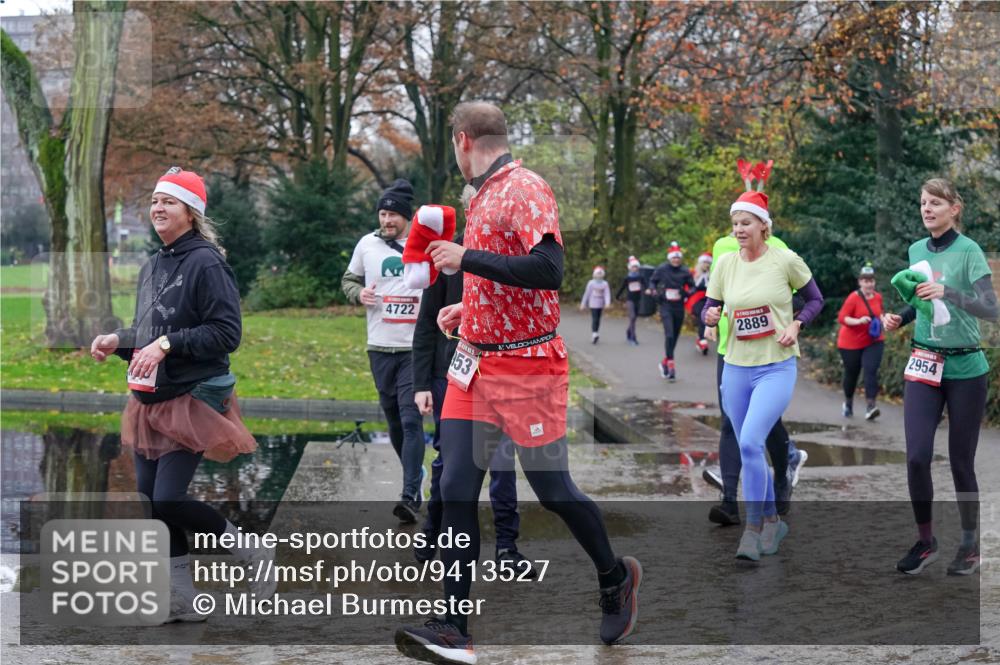 07.12.2025 - St. Pauli X-Mass-Run No. 15 Michael Burmester http://msf.ph/oto/9413527 07.12.2025 11:45:49 Laufen 4722, 53, 2889, 2954 meine-sportfotos.de