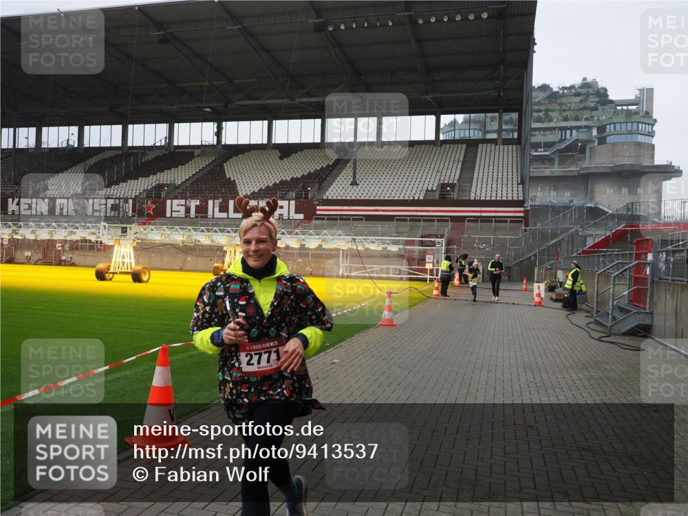 07.12.2025 - St. Pauli X-Mass-Run No. 15 Fabian Wolf http://msf.ph/oto/9413537 07.12.2025 11:19:54 Ziel 2217, 2581, 2771, 3075, 3160, 3170, 3324, 3822, 3823 meine-sportfotos.de