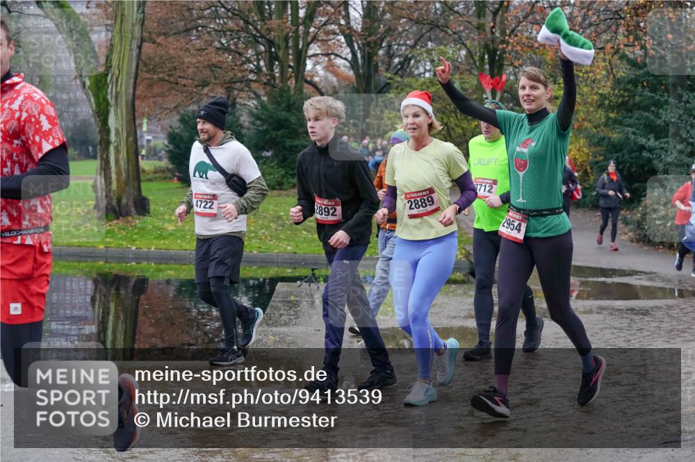 07.12.2025 - St. Pauli X-Mass-Run No. 15 Michael Burmester http://msf.ph/oto/9413539 07.12.2025 11:45:50 Laufen 4, 2892, 4722, 15, 2889, 3712, 2954 meine-sportfotos.de