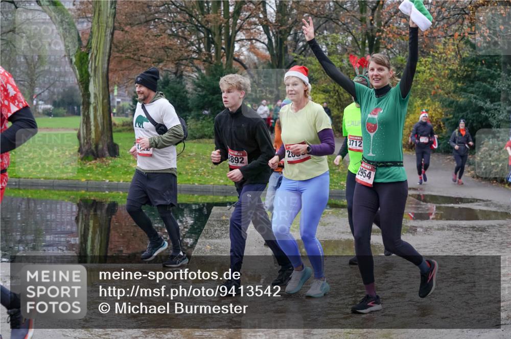 07.12.2025 - St. Pauli X-Mass-Run No. 15 Michael Burmester http://msf.ph/oto/9413542 07.12.2025 11:45:50 Laufen 892, 28, 3712, 2954 meine-sportfotos.de