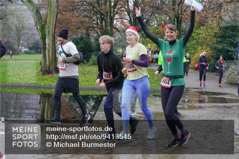 07.12.2025 - St. Pauli X-Mass-Run No. 15 Michael Burmester http://msf.ph/oto/9413545 07.12.2025 11:45:50 Laufen 722, 892, 123, 2889, 2954 meine-sportfotos.de